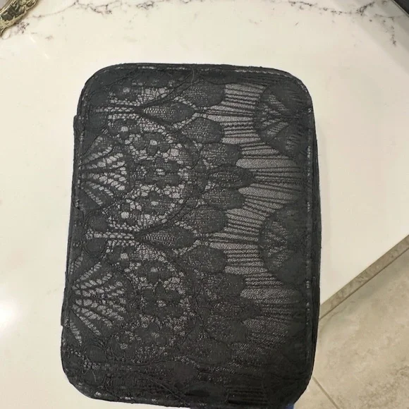 Trish McEvoy Black Lace makeup planner - Picture 9 of 11